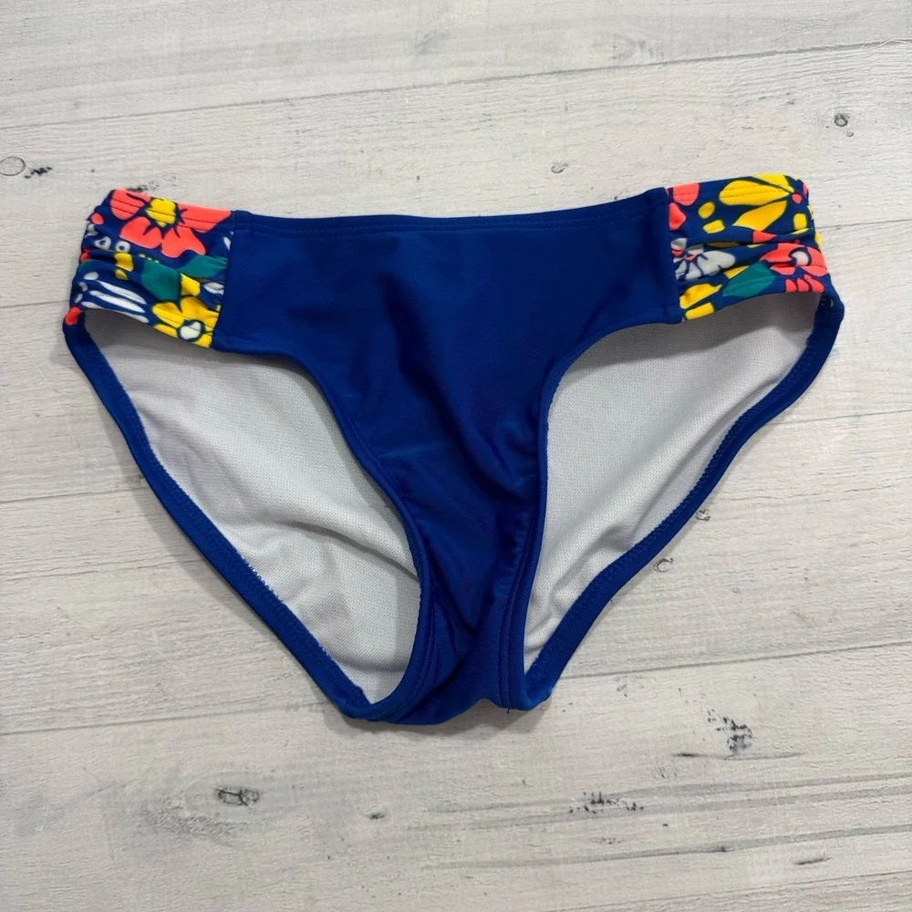 Cat &‎ Jack girls blue stripes with flowers two piece tankini swimsuit 7/8
